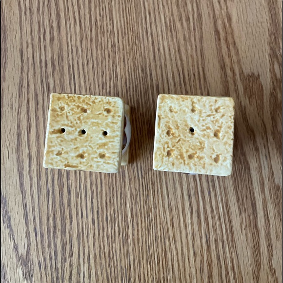 S’Mores Salt & Pepper Set - Picture 3 of 4